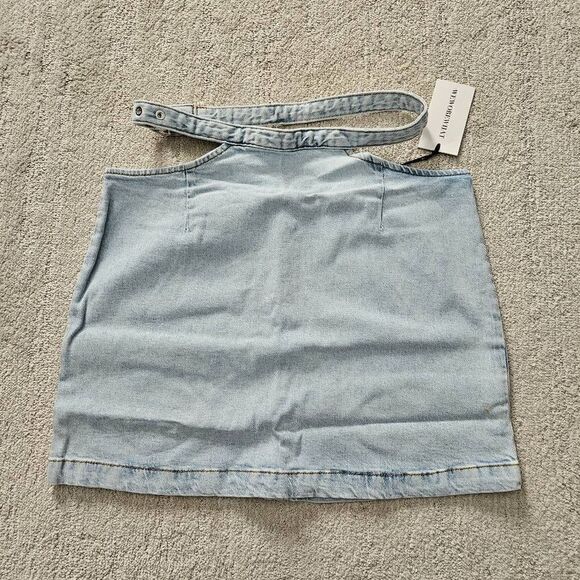 3/$15 WeWoreWhat Cut Out Mini Skirt in Light Wash Denim Size XL - Picture 2 of 8